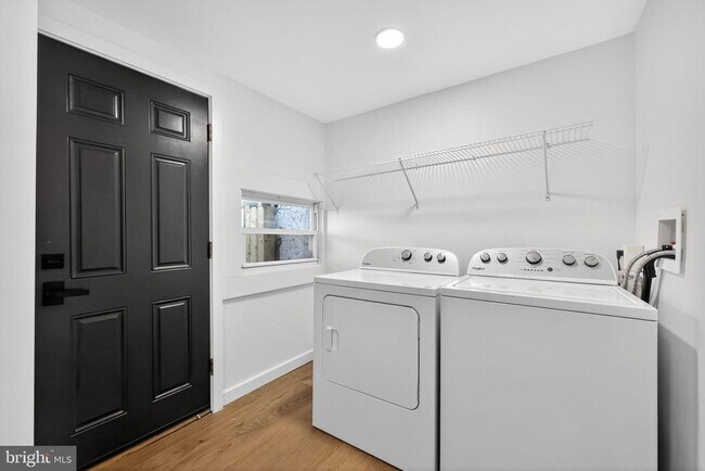 Building Photo - 2239 W Oxford St