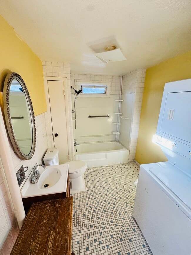 Building Photo - 42160 N 6th Ave