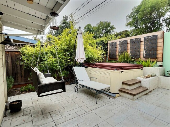 Building Photo - 5 BD / 4 BA - Stunning Mountain View Home ...