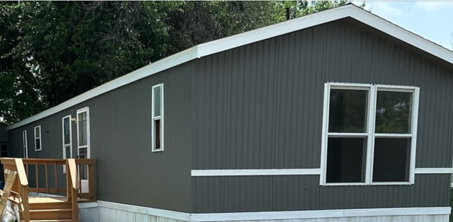Building Photo - 3 Bedroom 2 Bath Home, Pool & Playground