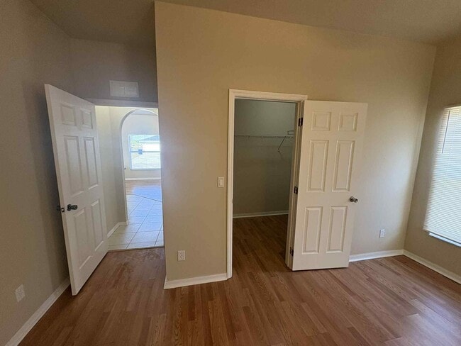 Building Photo - Charming 3-Bedroom 2 Bathroom and Garage in Lehigh Acres