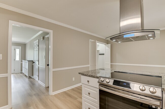 Building Photo - 454 Windtree Pl