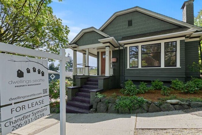 Building Photo - Charming AIR CONDITIONED Leschi Craftsman