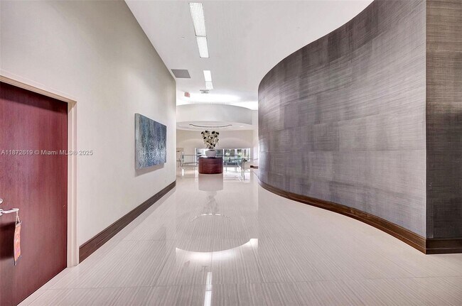 Building Photo - 16485 Collins Ave