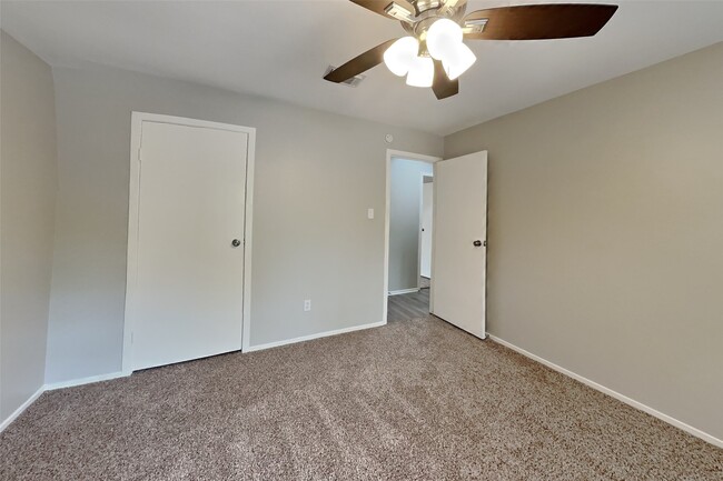 Building Photo - 11 Fiddleleaf Ct