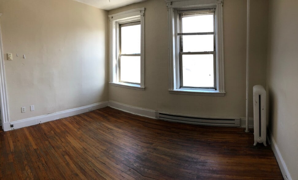 Building Photo - 55 Park Dr