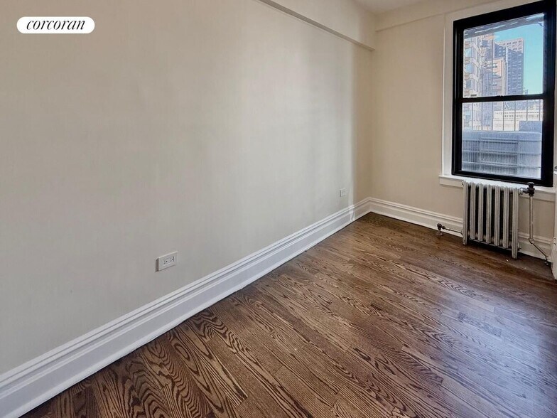 Building Photo - 210 E 68th St