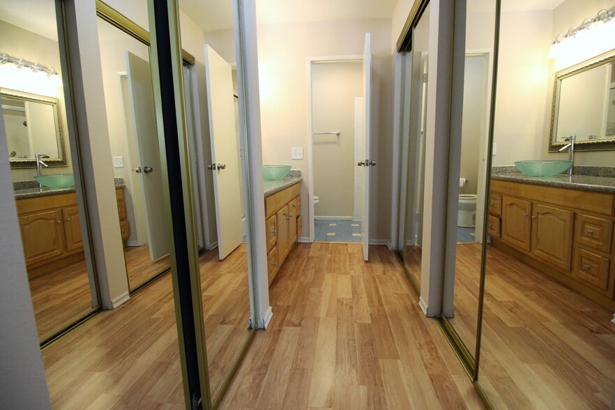 Building Photo - 6780 Friars Rd