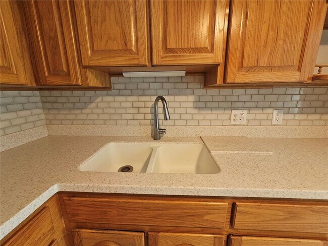Building Photo - 2321 Ecuadorian Way