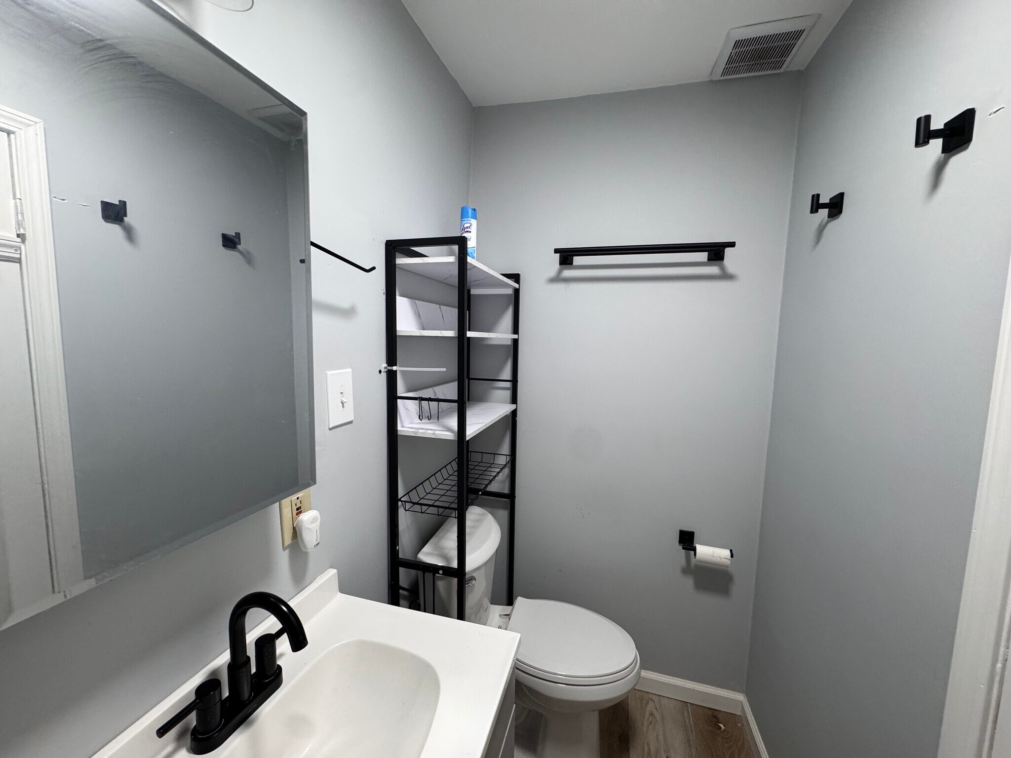 Building Photo - 265 Bolton St