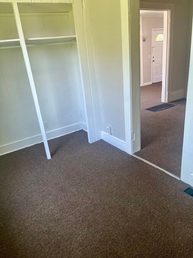 Building Photo - 808 7th St NW