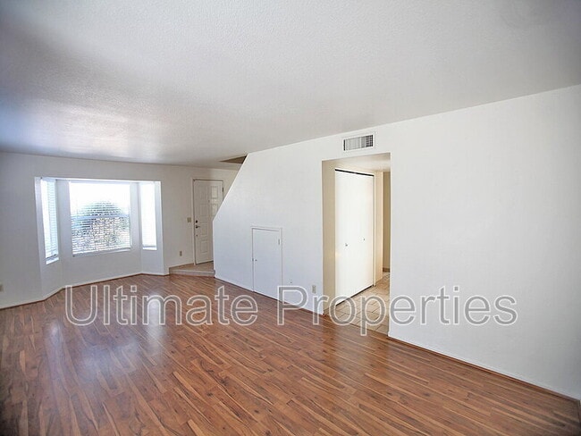 Building Photo - 948 E Escuda Dr
