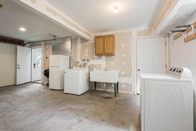 Building Photo - 1439 NY-9P