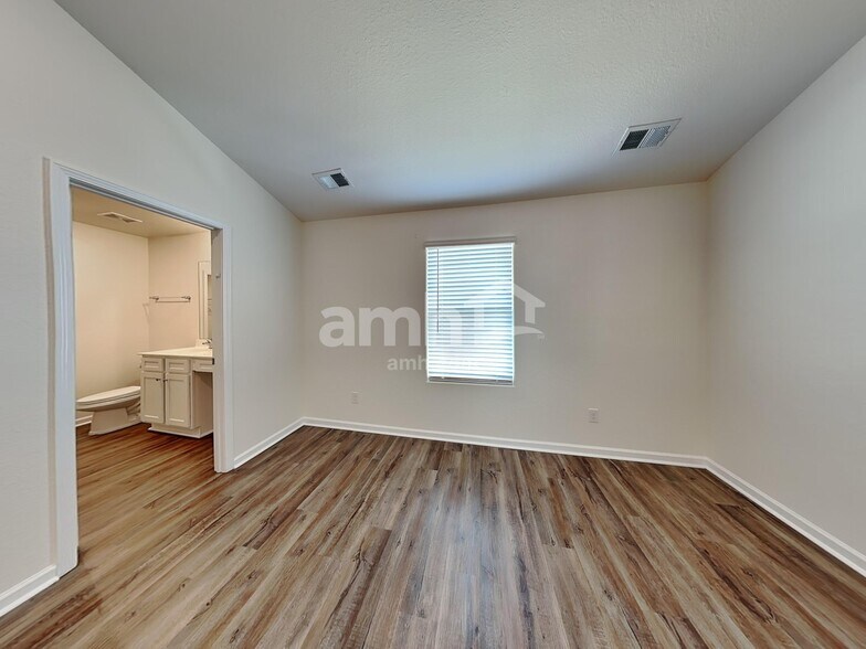 Building Photo - 2061 Southlea Dr