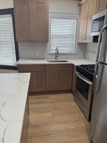 Building Photo - 102 Riggs Pl