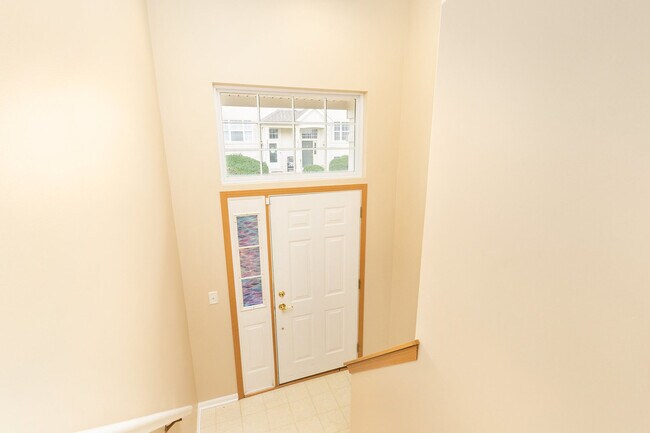 Building Photo - 2611 Canyon Dr