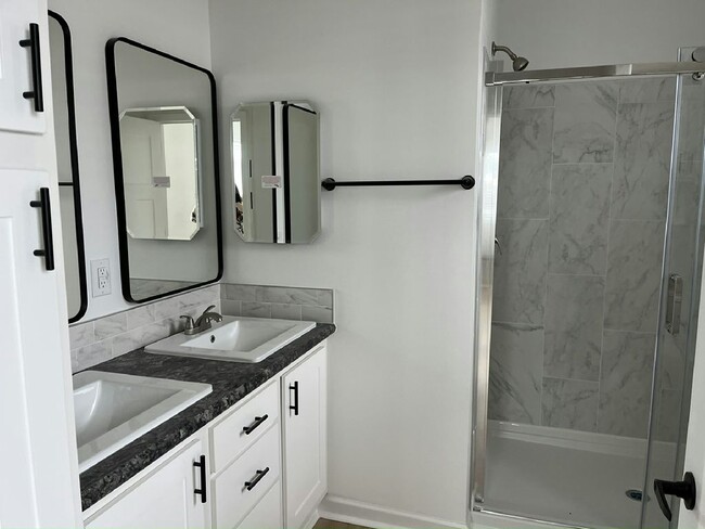 Building Photo - 112 Tahitian Dr