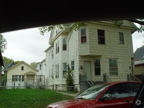 Building Photo - $1,025 &nbsp;&nbsp; Milwaukee, WI