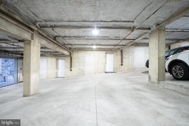Building Photo - 239 Lyceum Ave