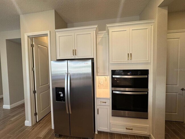 Building Photo - 16405 Silver Brk Wy