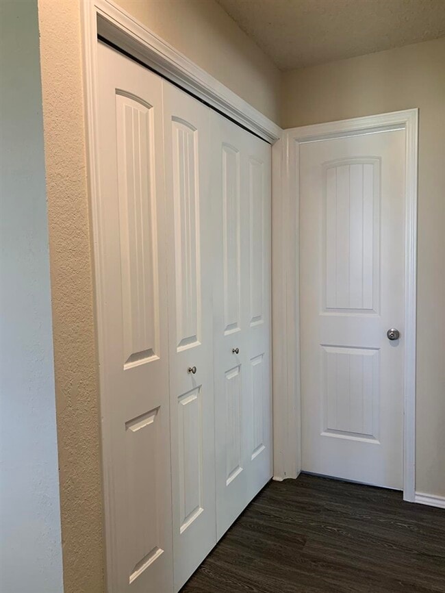 Building Photo - 102 Mohawk Ave