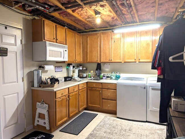 Building Photo - 601 Blackburn Dr