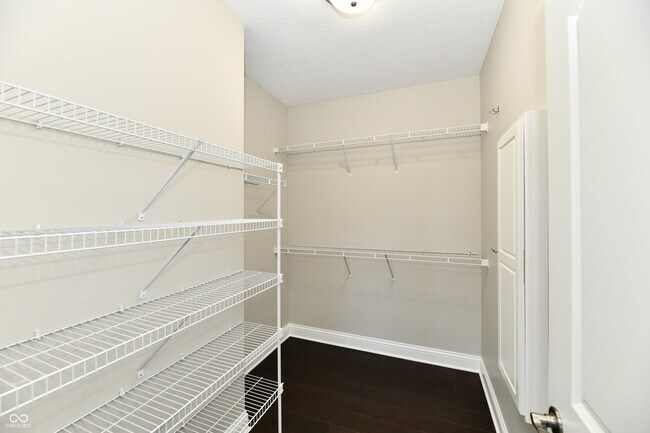 Building Photo - 8555 One W Dr