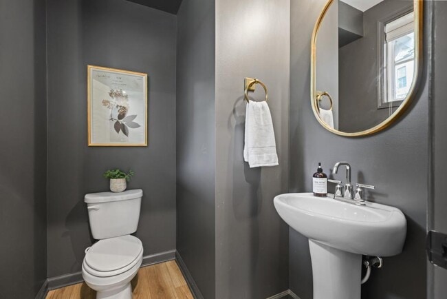 Building Photo - 121 Chestnut Cir