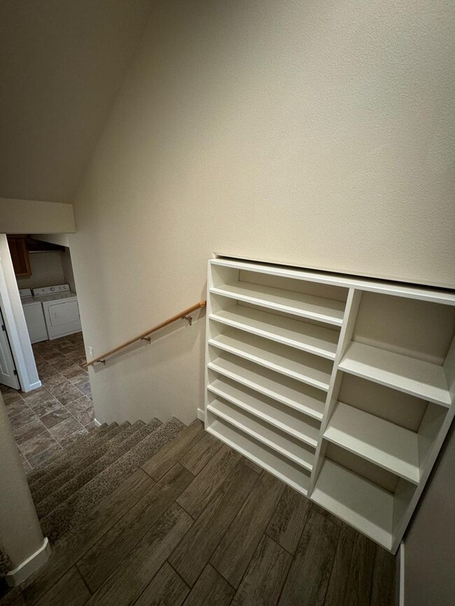 Building Photo - Spacious Duplex in Badger Mountain South