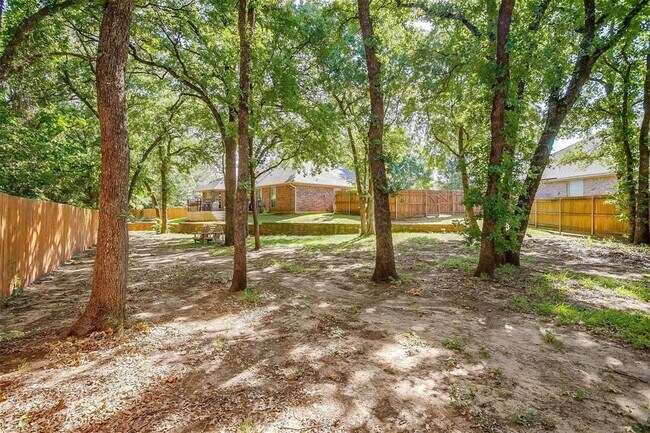 Building Photo - 750 Shady Tree Ct