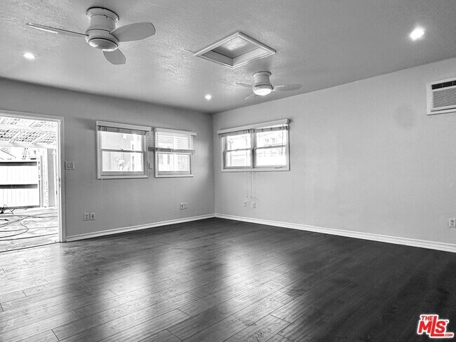 Building Photo - 1206 Greenacre Ave