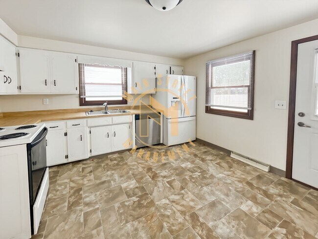 Building Photo - 1433 Baumgart Rd