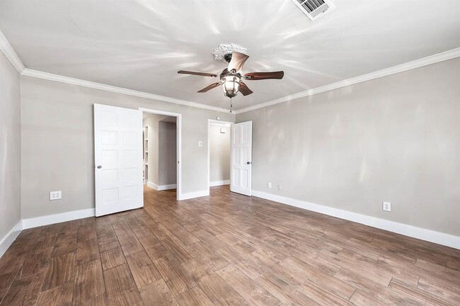 Building Photo - 10715 Elmdale Dr