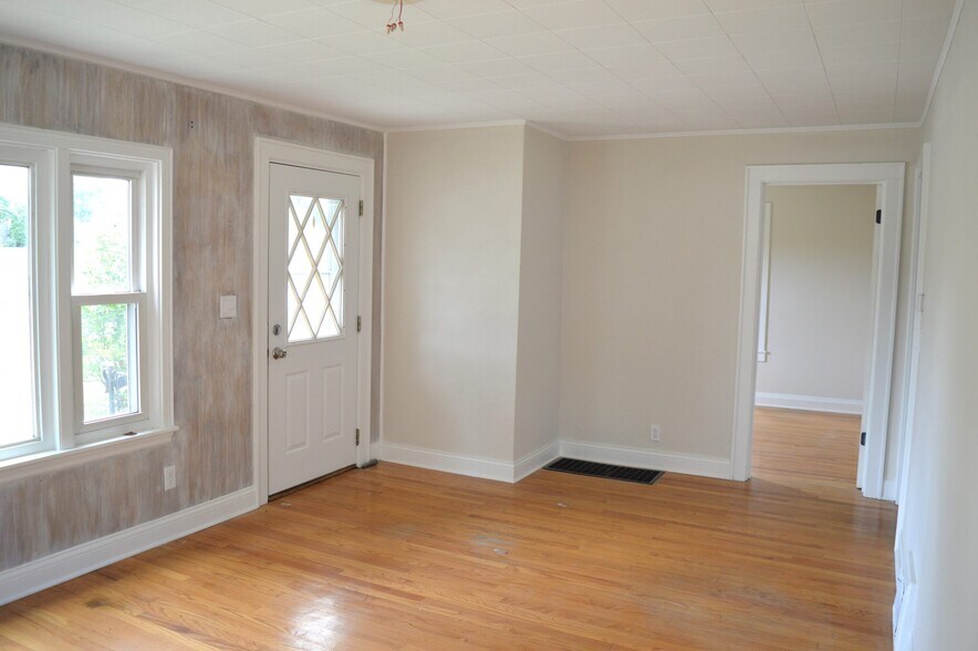 Building Photo - 1612 Packers Ave