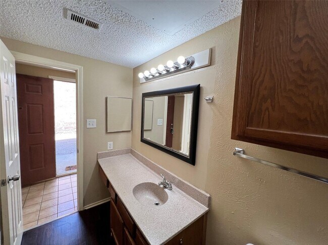 Building Photo - 9601 Forest Ln