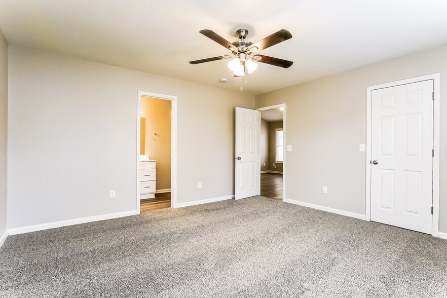 Building Photo - 4009 Scofield Dr