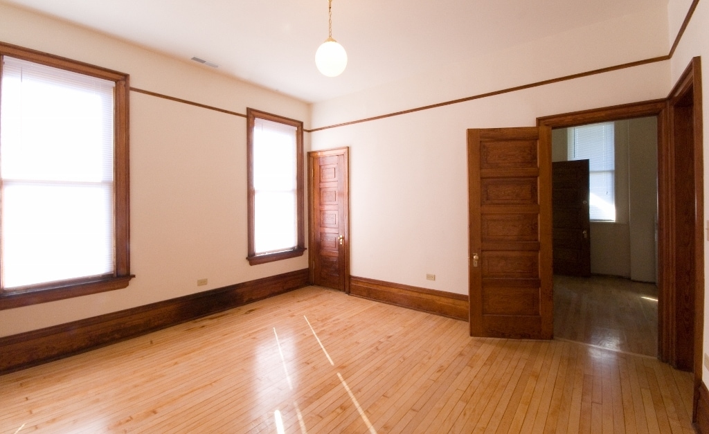 Building Photo - 2214 N Kenmore Ave