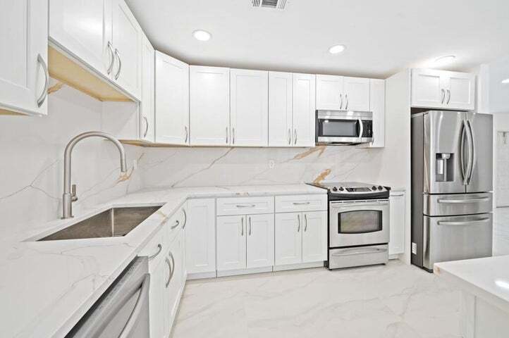 Primary Photo - 20951 Chisolm Way