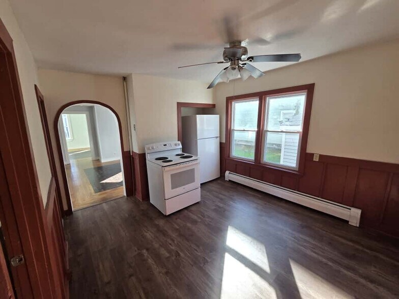 Building Photo - 66 Cutler St