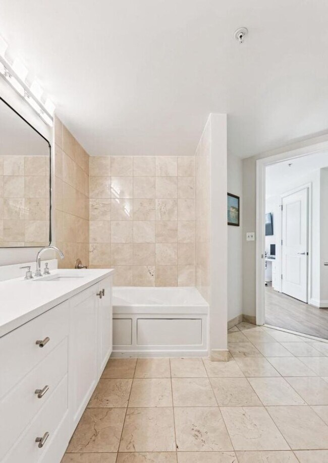 Building Photo - Georgetown Style with Garage PARKING