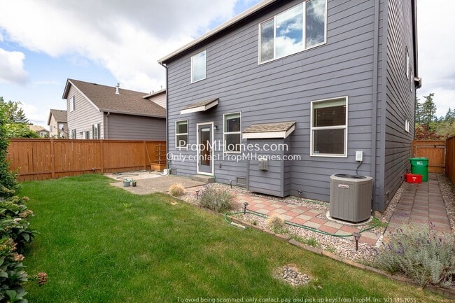 Building Photo - Spacious Four-Bedroom Gem with a Bonus Room to Spark Your Imagination!