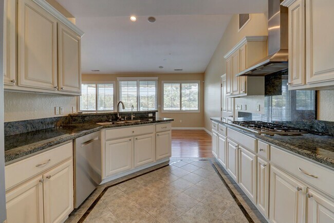 Building Photo - Incredible Home with Lake Views!