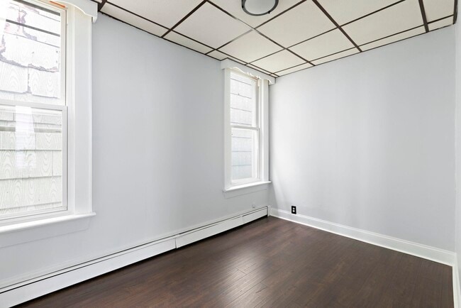 Building Photo - 28 E 49th St