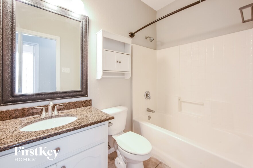 Building Photo - 10649 Fossil Hill Dr