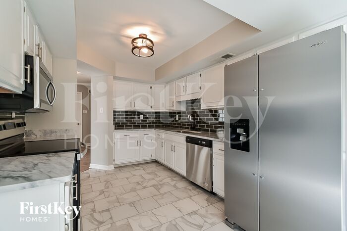 Building Photo - 8568 Kettering Dr