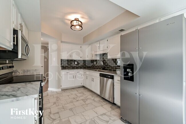 Building Photo - 8568 Kettering Dr