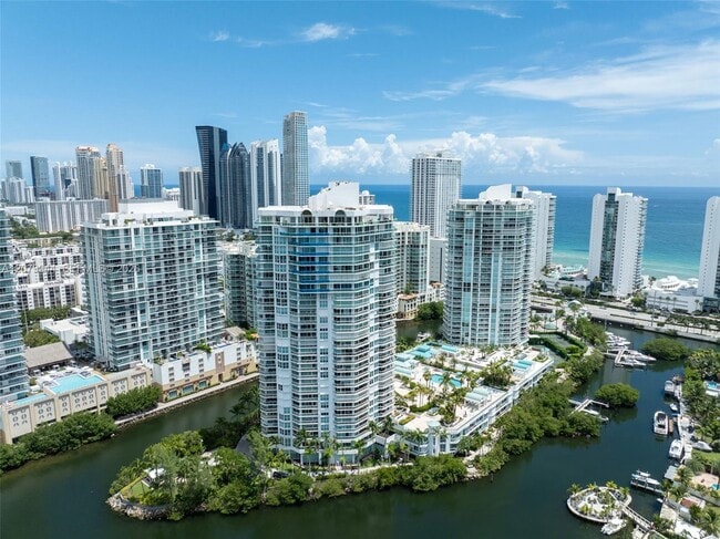 Building Photo - 16500 Collins Ave
