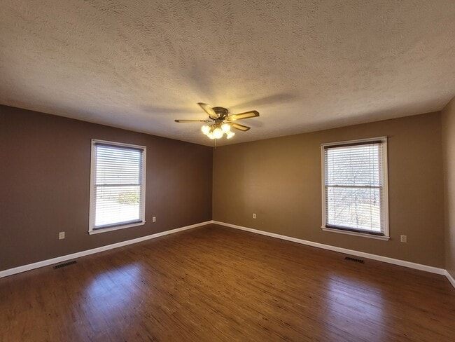 Building Photo - Nice Brick Home in Mount Airy