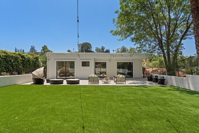 Building Photo - Renovated Single Family Home in Prime Wood...