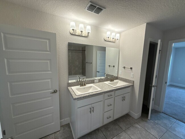 Building Photo - Truly Stunning 4-bedroom, 3-bathroom, 2 car garage in the beautiful new community of Villimar